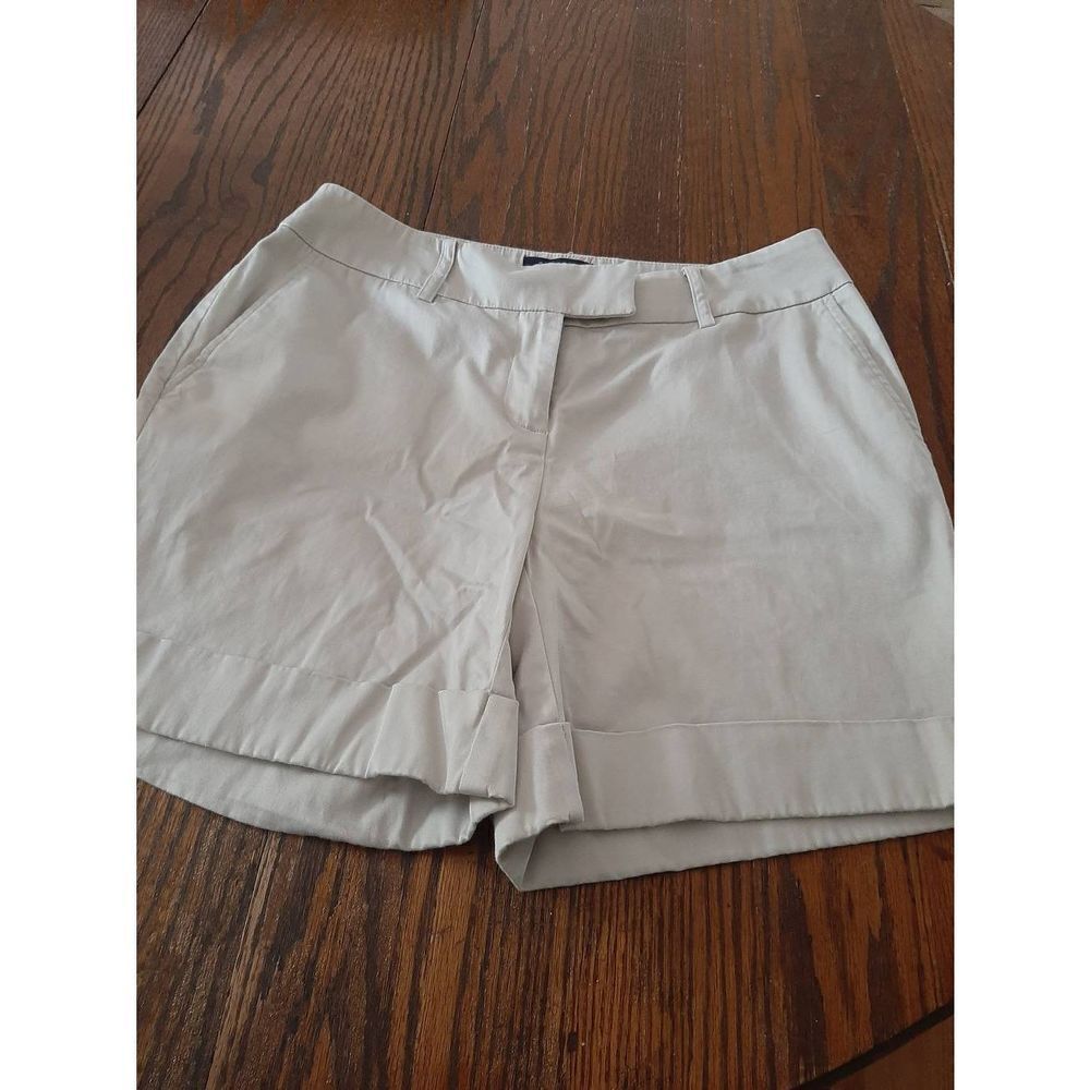 Size 6 Anne Klein Stretch Khaki Tan Shorts Cuffed Hem with Pockets